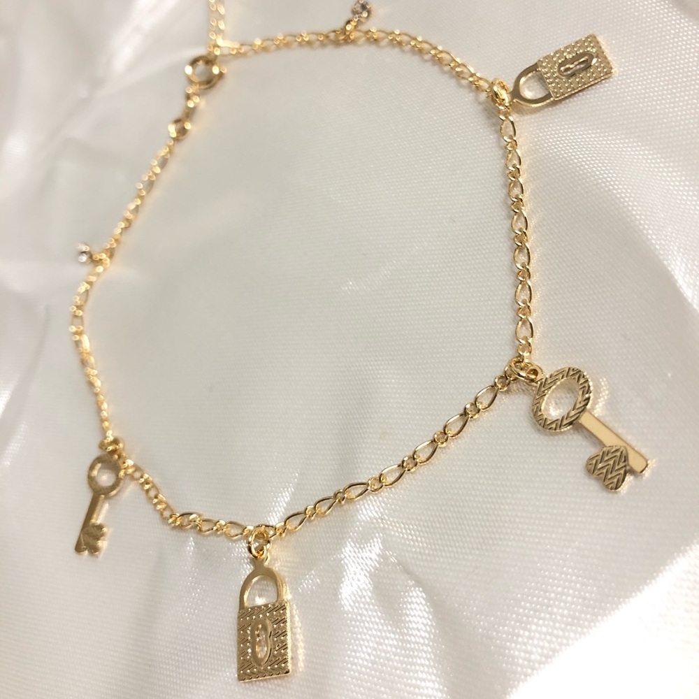 18k Gold Filled Key 🔑 & Lock 🔒 Anklet